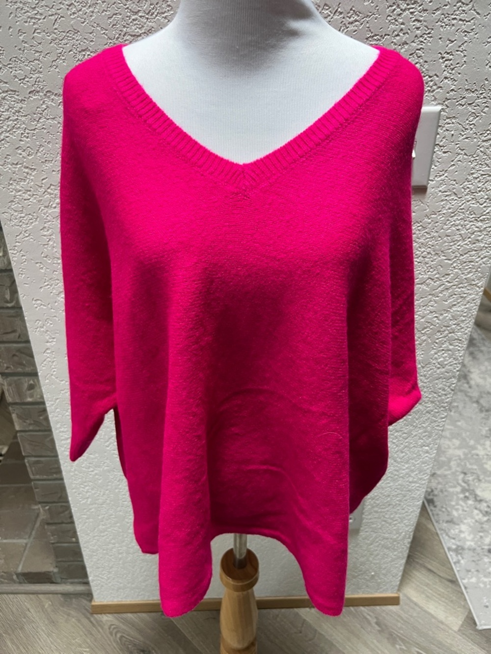 NWT Halogen Electric Pink V-neck Pullover Sweater M